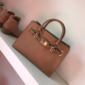 Beautiful Crossbody Michael Kors purse!